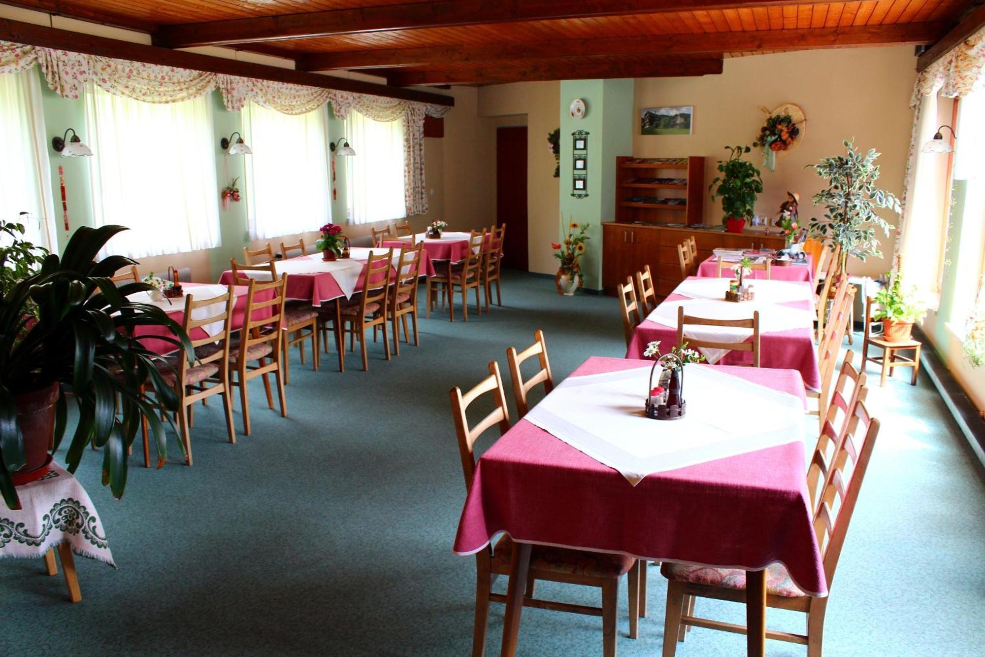 Pension & Ferienwohnung Sonnleiten Gnesau エクステリア 写真